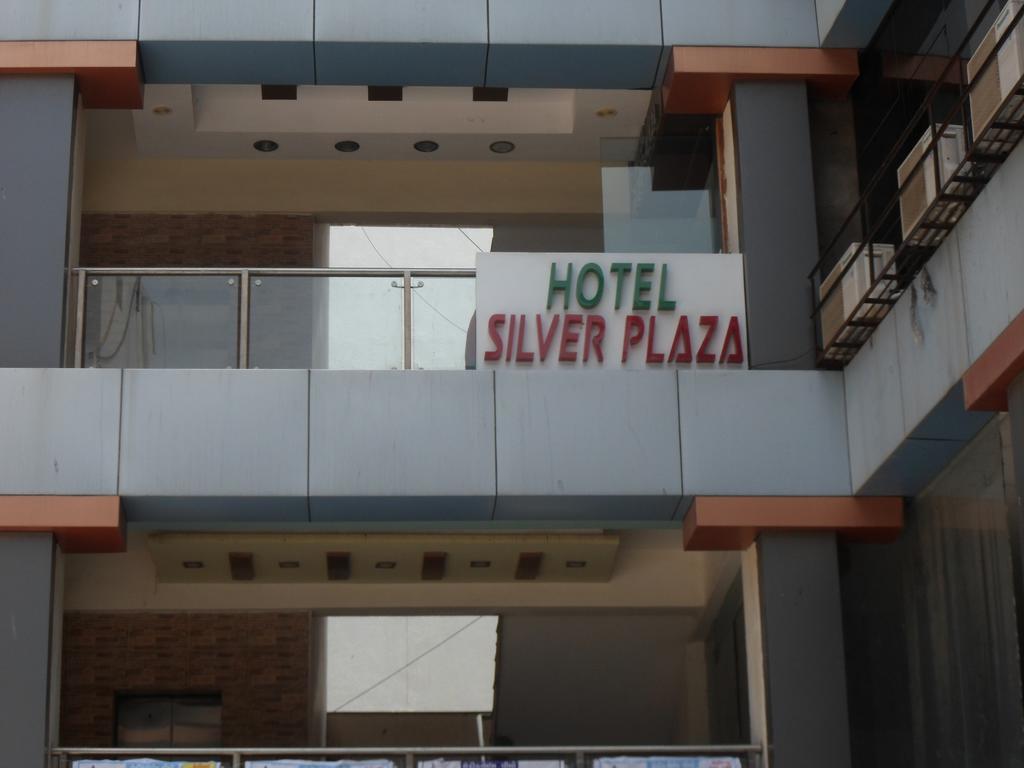 Hotel Silver Plaza Ahmadábád Kültér fotó