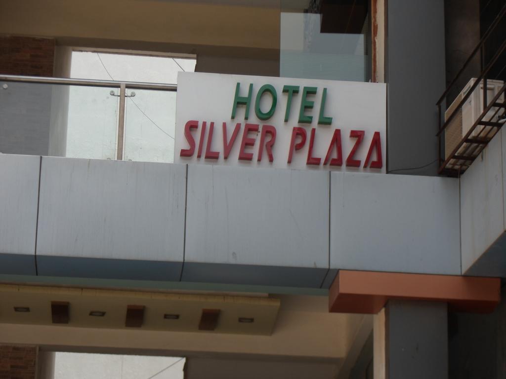 Hotel Silver Plaza Ahmadábád Kültér fotó