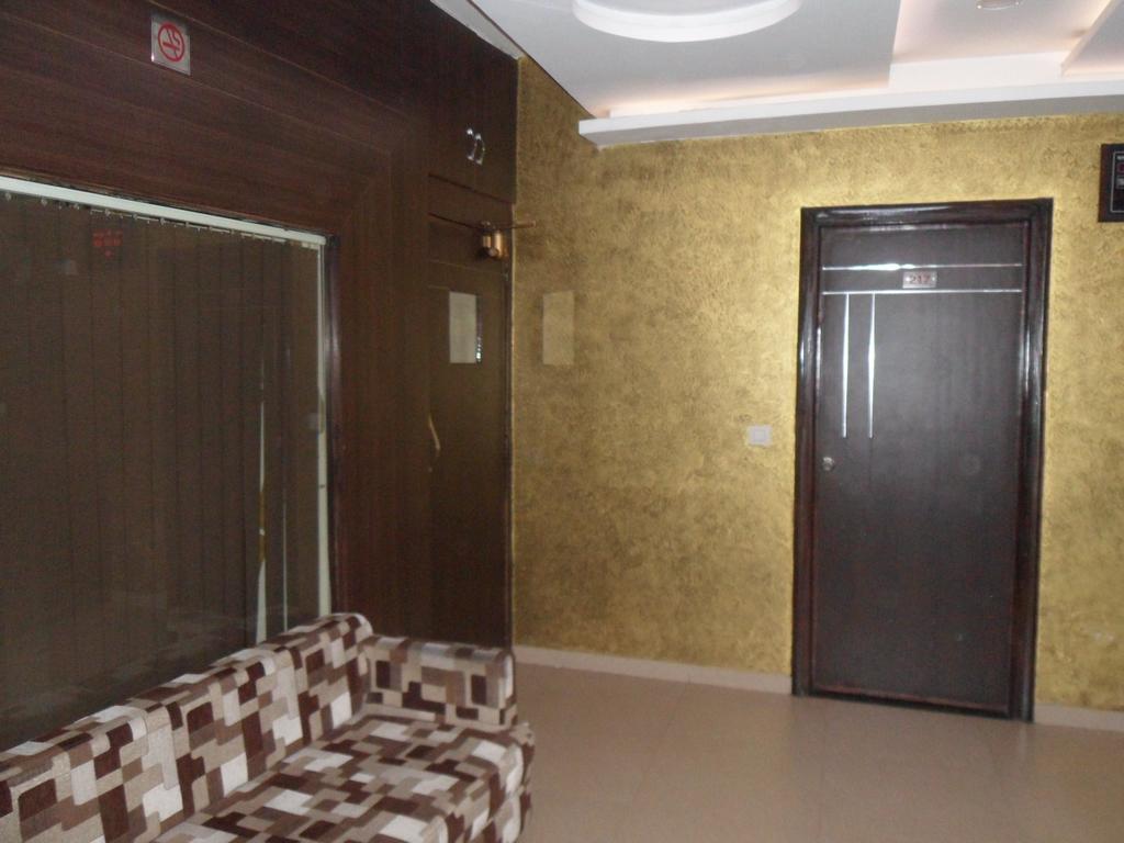 Hotel Silver Plaza Ahmadábád Kültér fotó